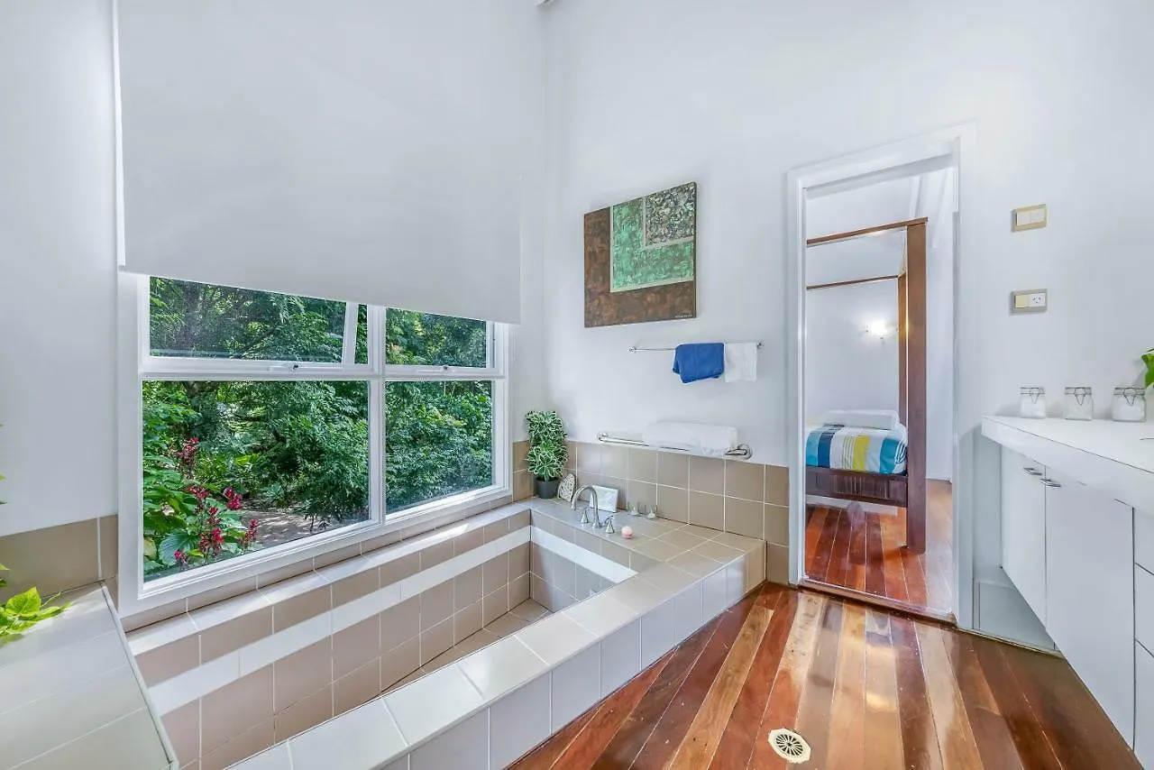 Villa The Treehouse Airlie Beach