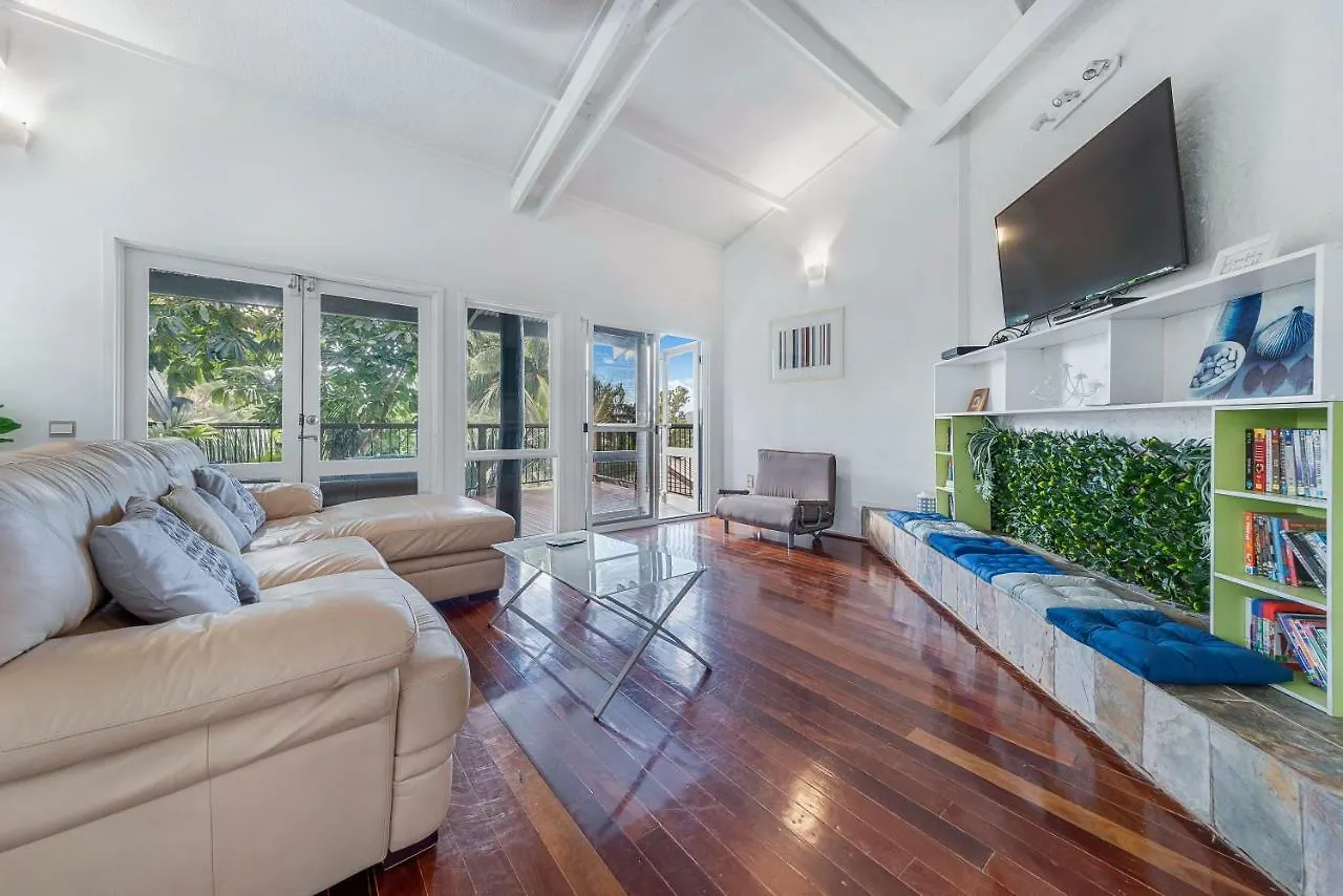 Villa The Treehouse Airlie Beach